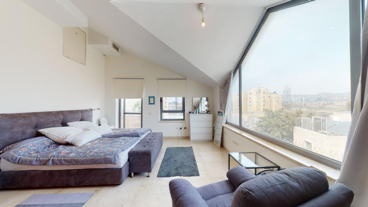 Penthouse In Shraeei Chesed