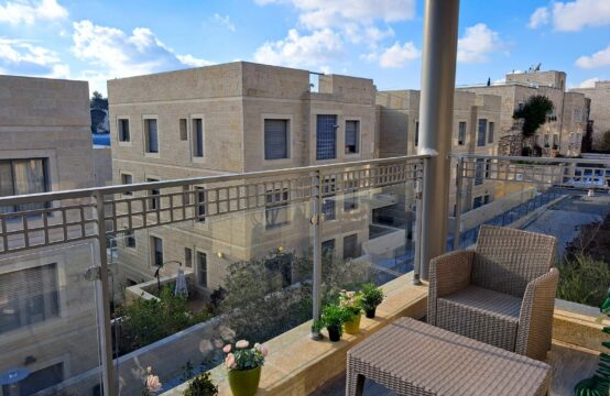 Elza Street, Nayot (Museum Residence)