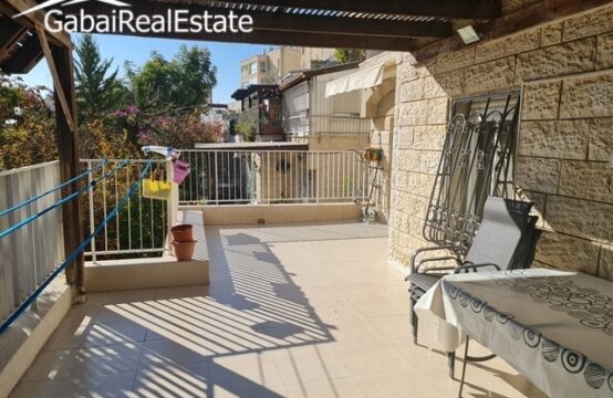Adam Street, Armon Hanatziv
