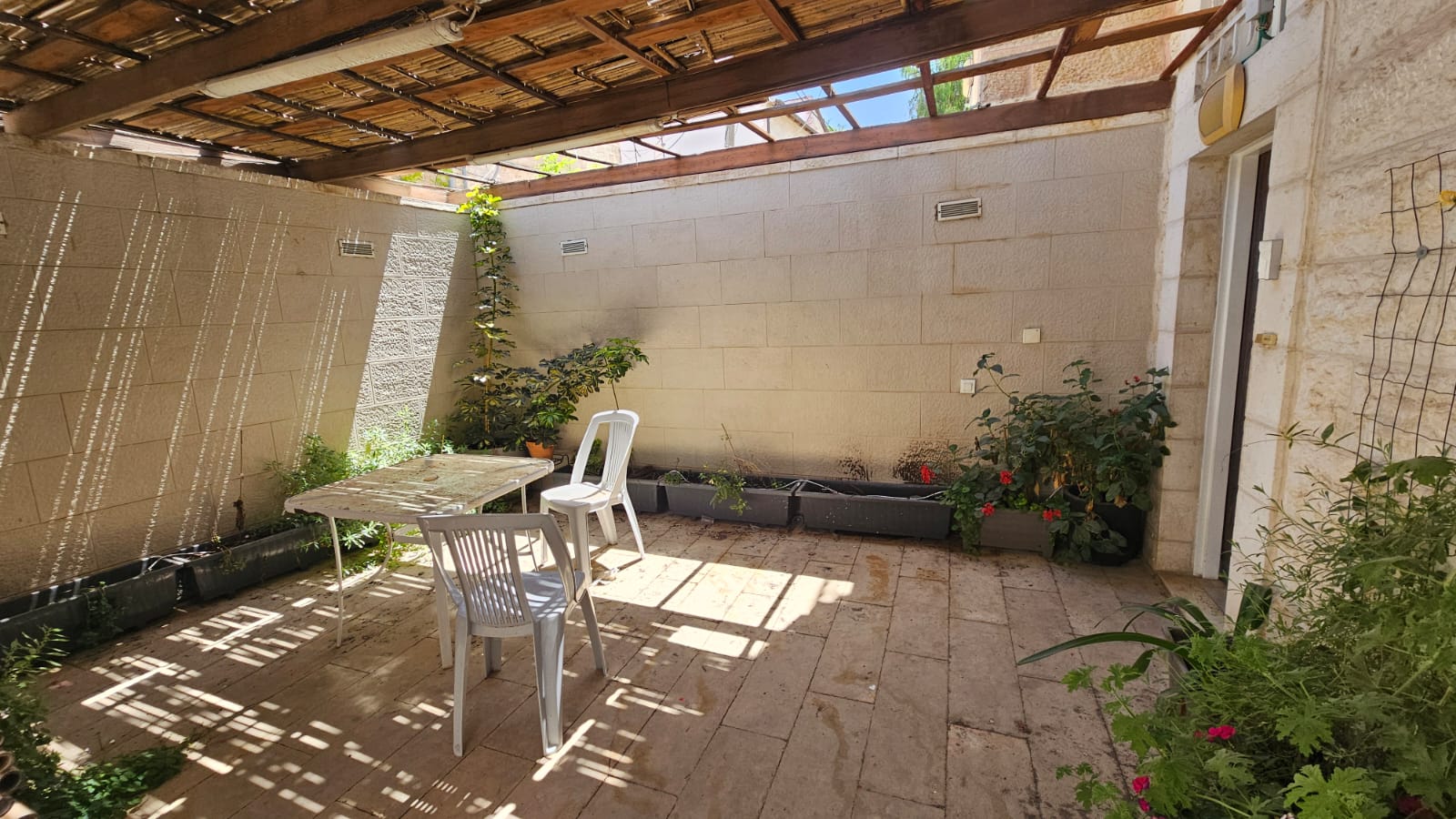 Ha&#8217;Erez, Nachlaot