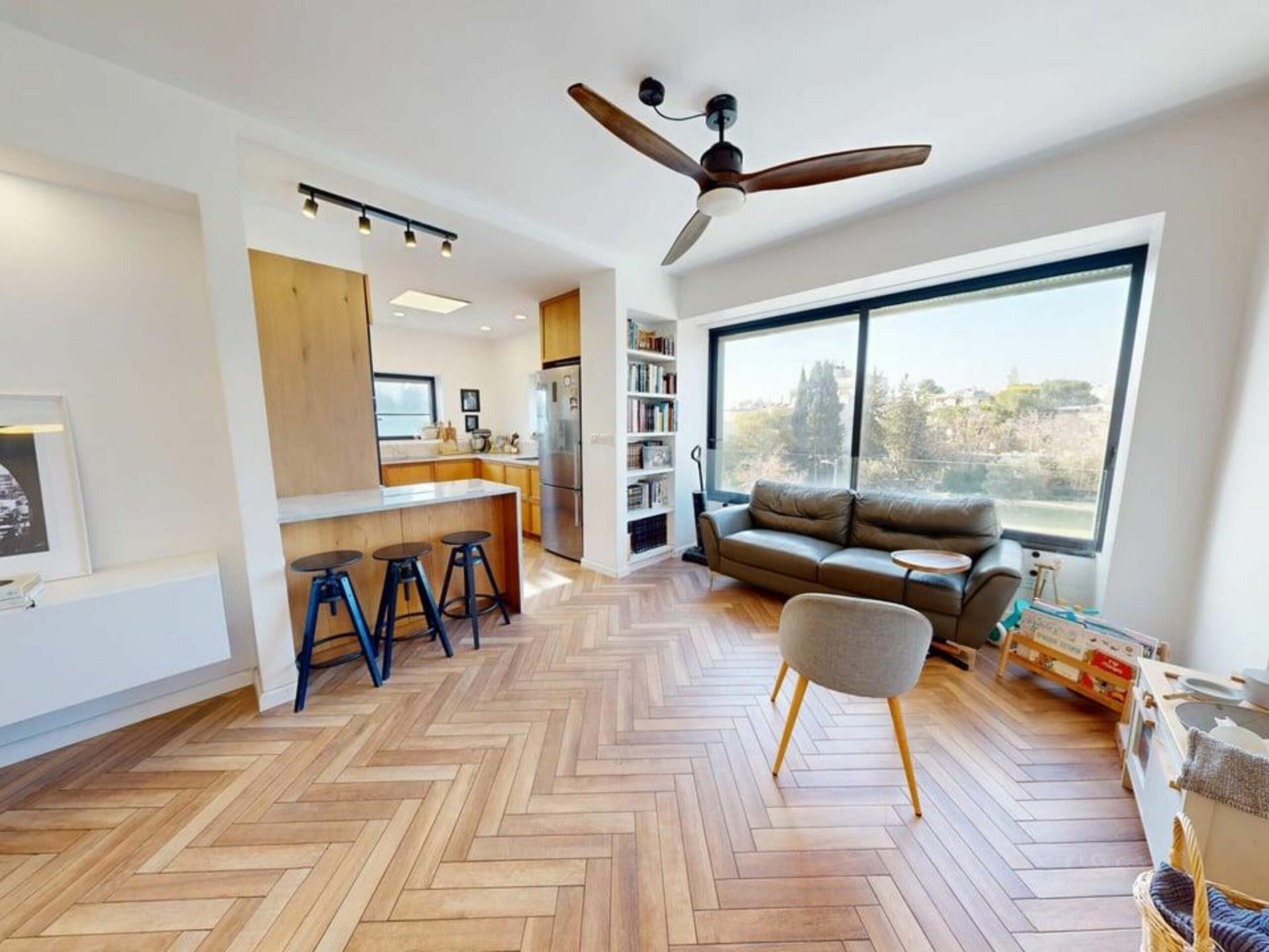 Elazar Hamodai, Greek Colony